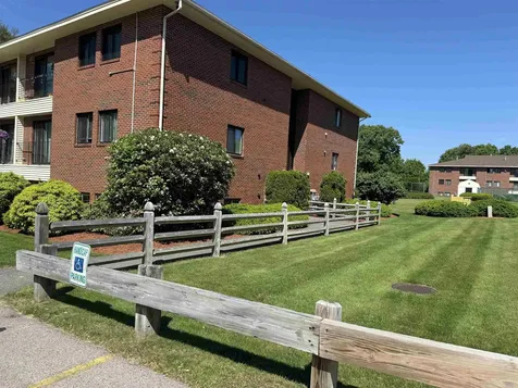 516 Abbott Farm Lane Hudson NH 03051