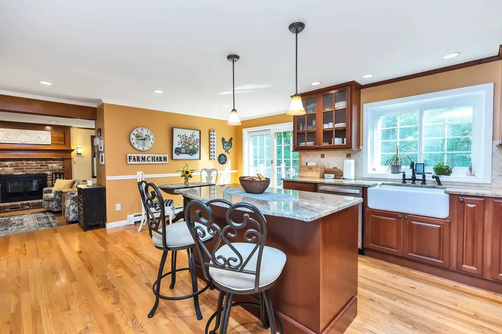 3 Colleny Drive Bedford NH 03110