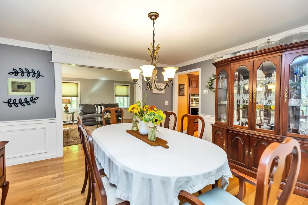 3 Colleny Drive Bedford NH 03110