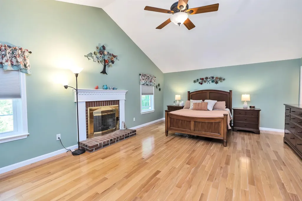3 Colleny Drive Bedford NH 03110