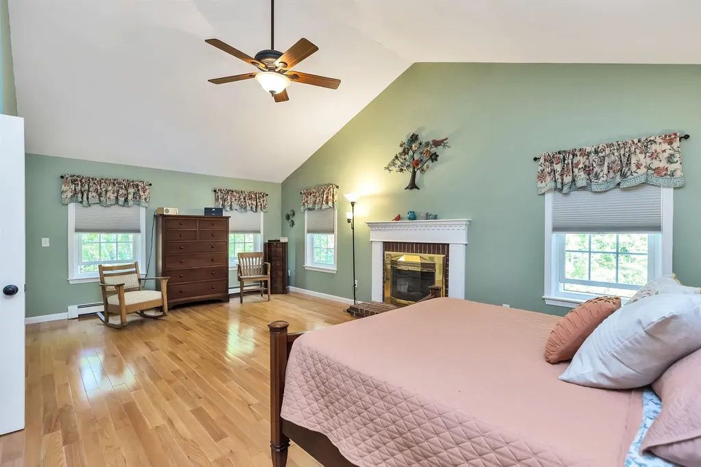 3 Colleny Drive Bedford NH 03110