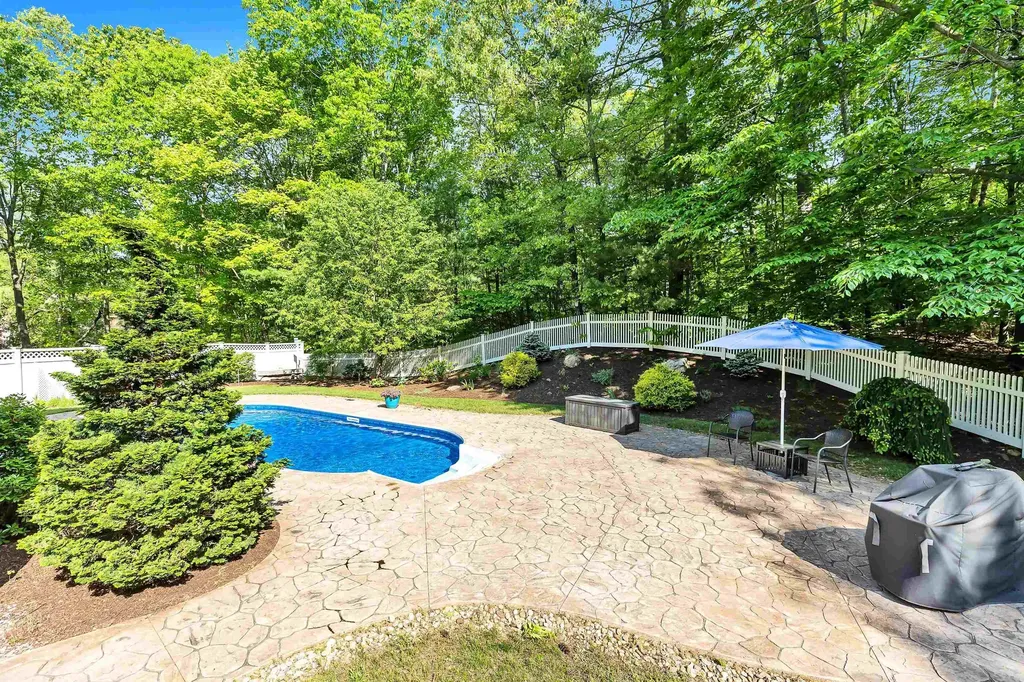 3 Colleny Drive Bedford NH 03110