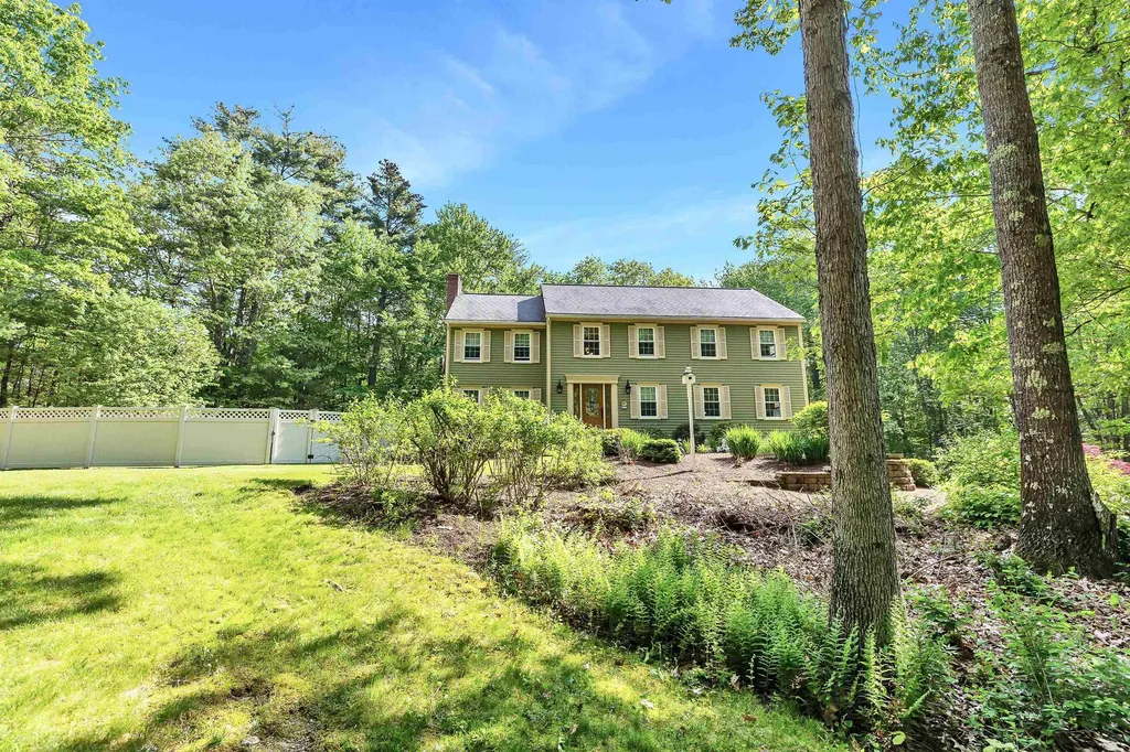 3 Colleny Drive Bedford NH 03110