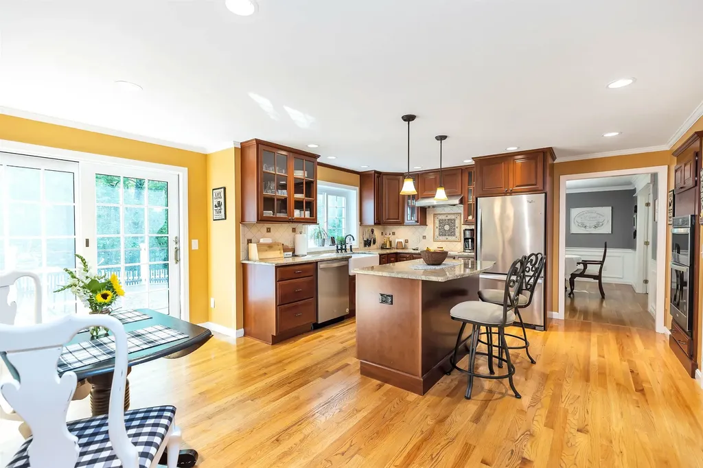 3 Colleny Drive Bedford NH 03110