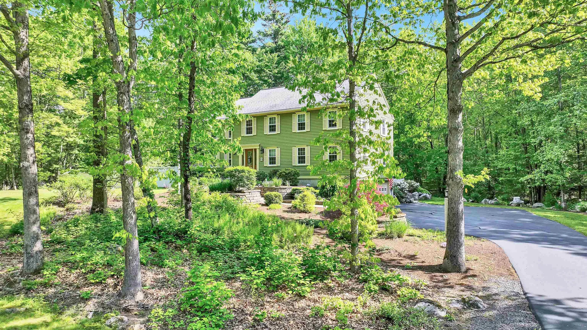 3 Colleny Drive Bedford NH 03110