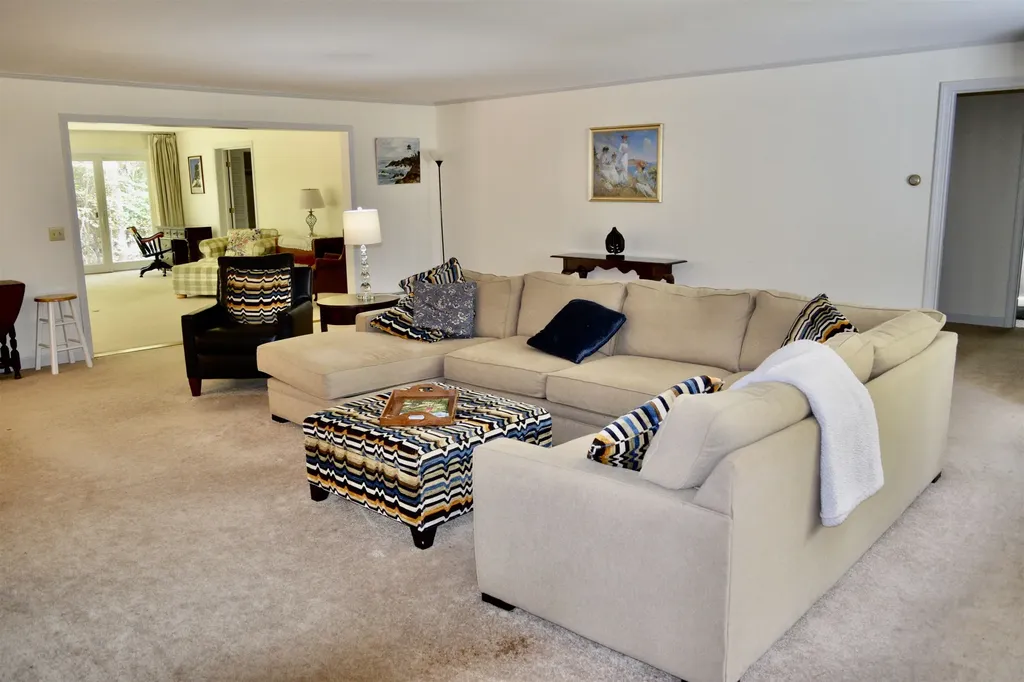 209 Squires Lane New London NH 03257