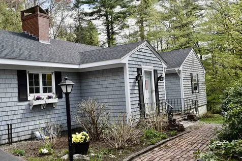 209 Squires Lane New London NH 03257