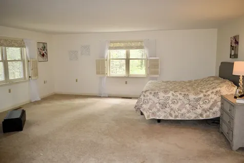 209 Squires Lane New London NH 03257
