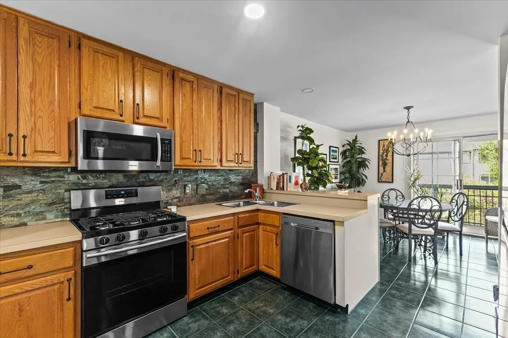 25 Lake Forest Drive Burlington VT 05401