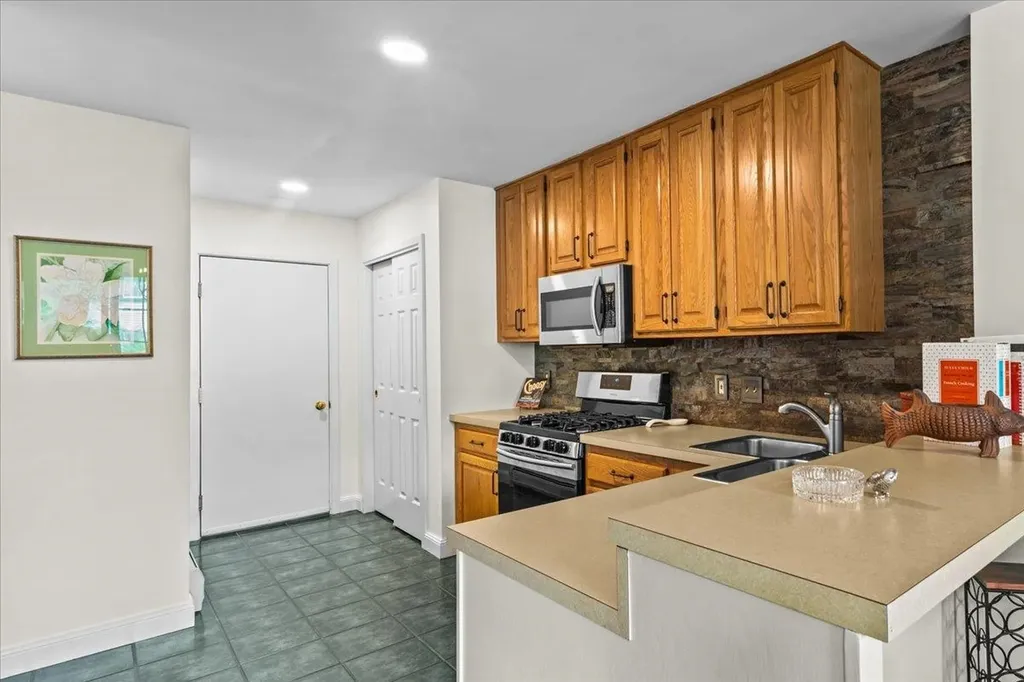 25 Lake Forest Drive Burlington VT 05401