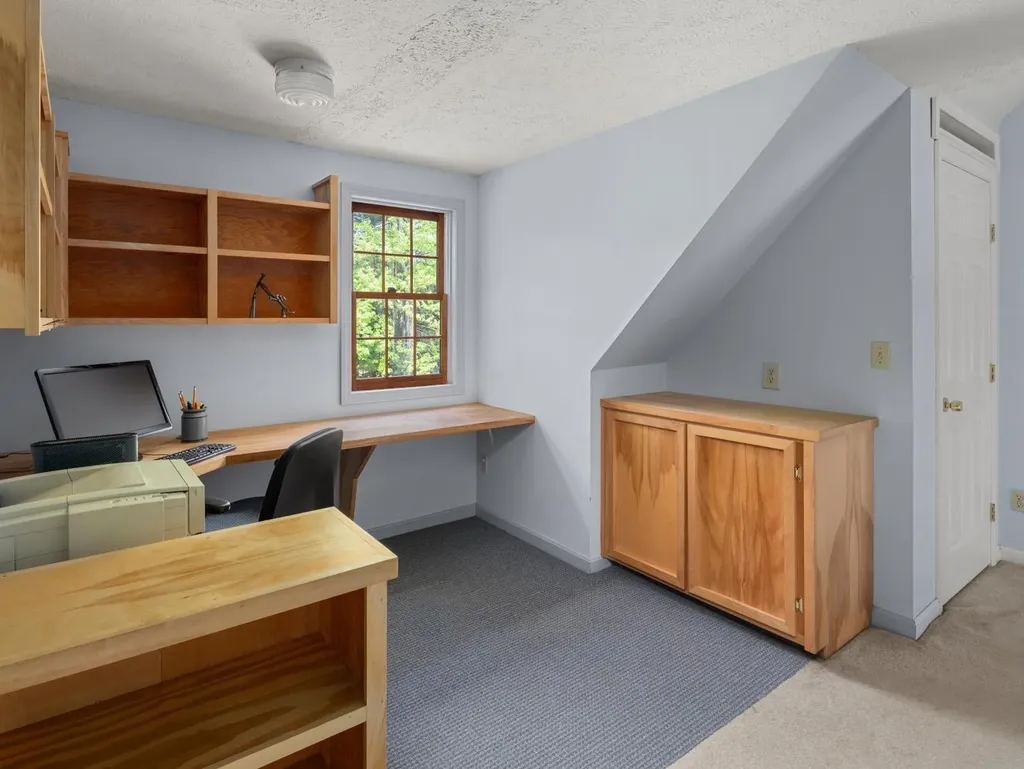 20 Thomas Lane Essex VT 05452