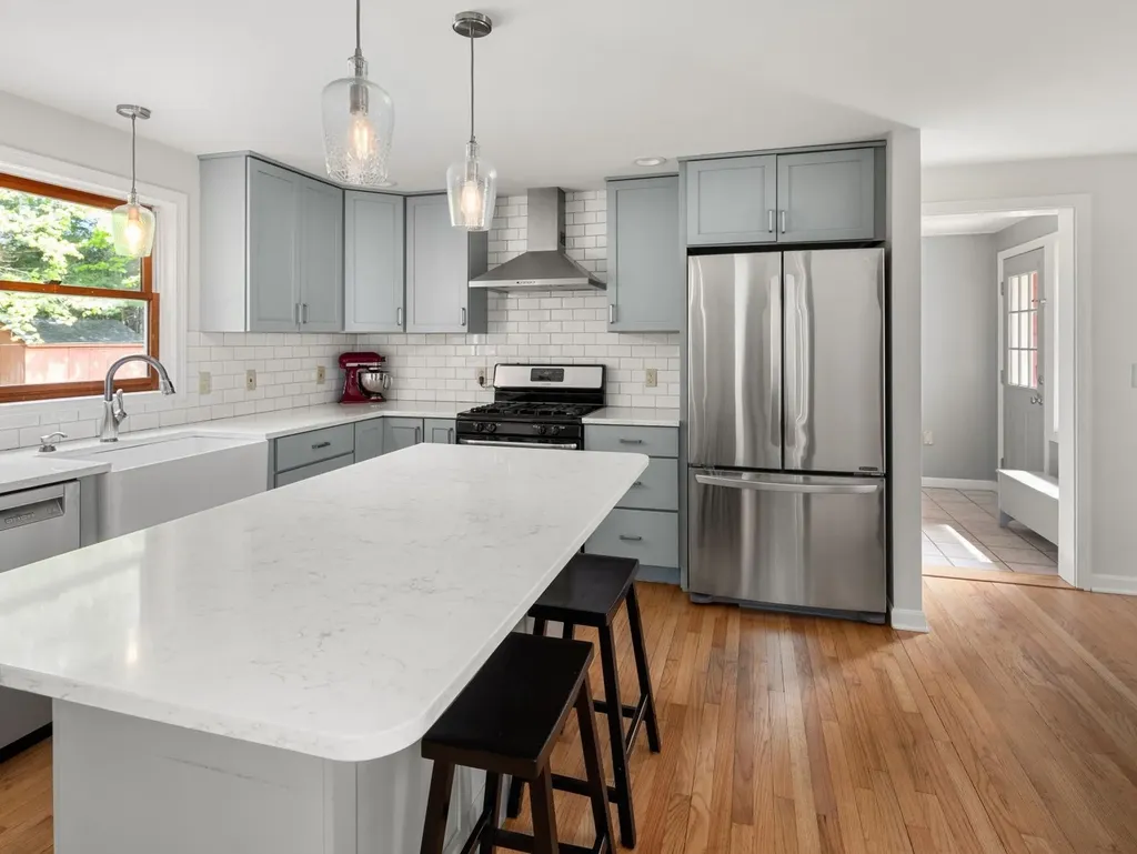 20 Thomas Lane Essex VT 05452