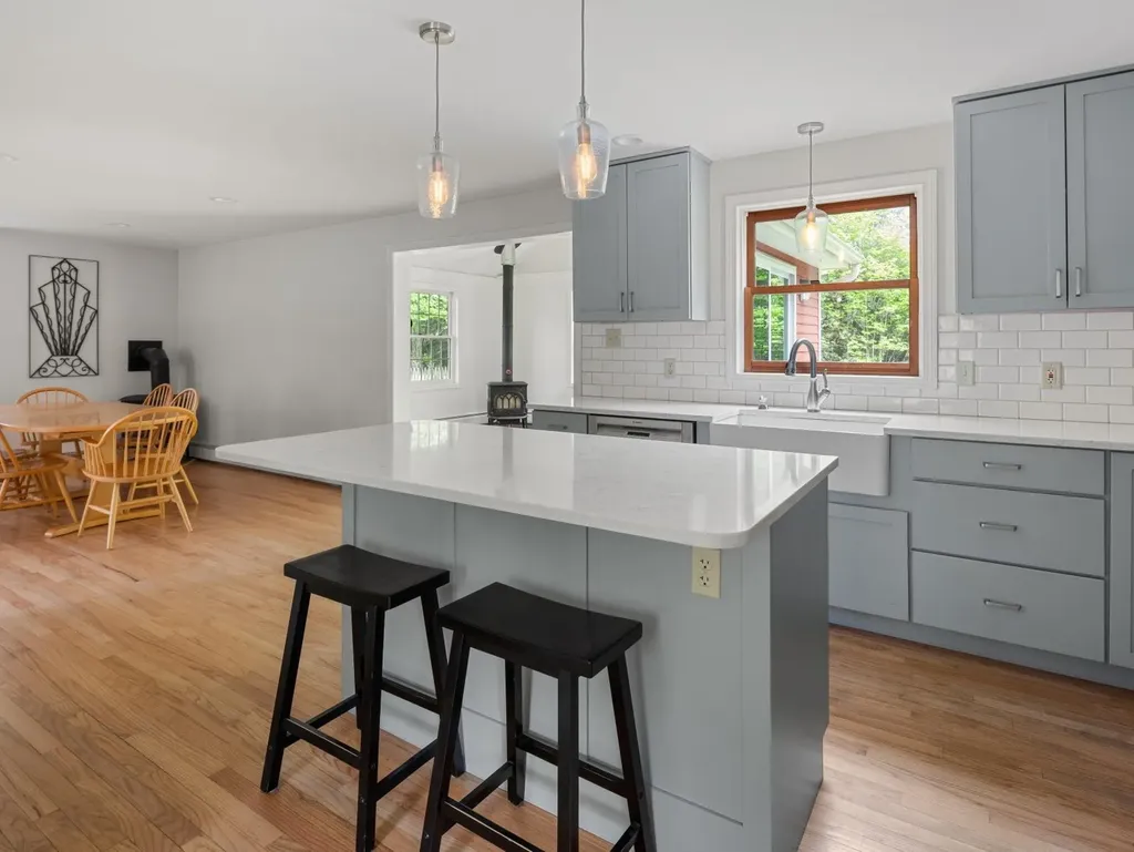 20 Thomas Lane Essex VT 05452