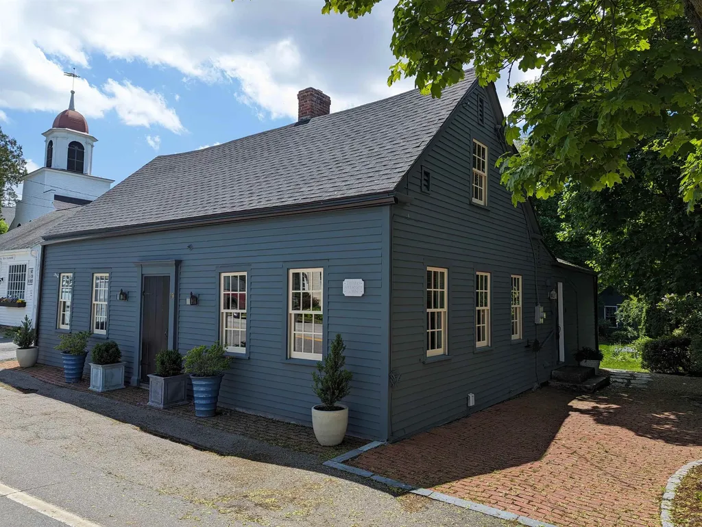 79 Main Street New Castle NH 03854
