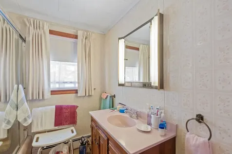 53 Chestnut Street Tilton NH 03276
