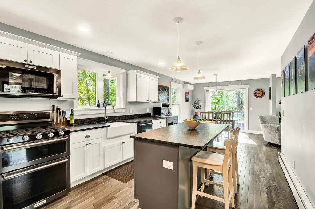 381 Middle Road Falmouth ME 04105