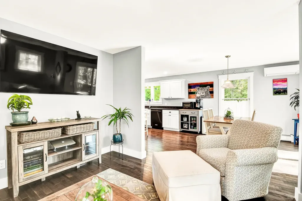 381 Middle Road Falmouth ME 04105