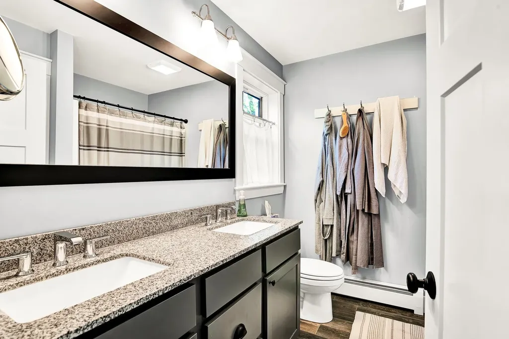 381 Middle Road Falmouth ME 04105