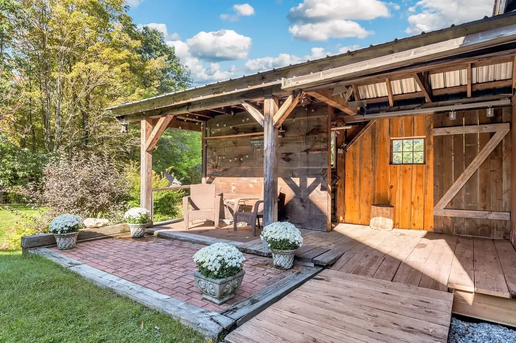 752 Murray Hill Road Hill NH 03243