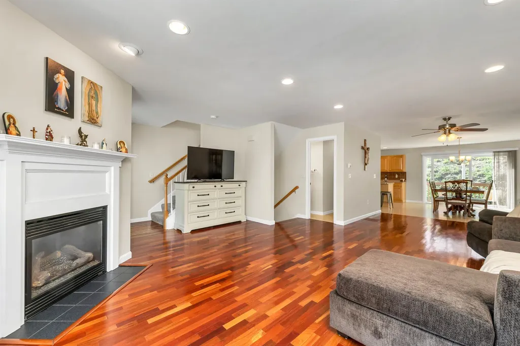 16A Canterberry Court Hudson NH 03051