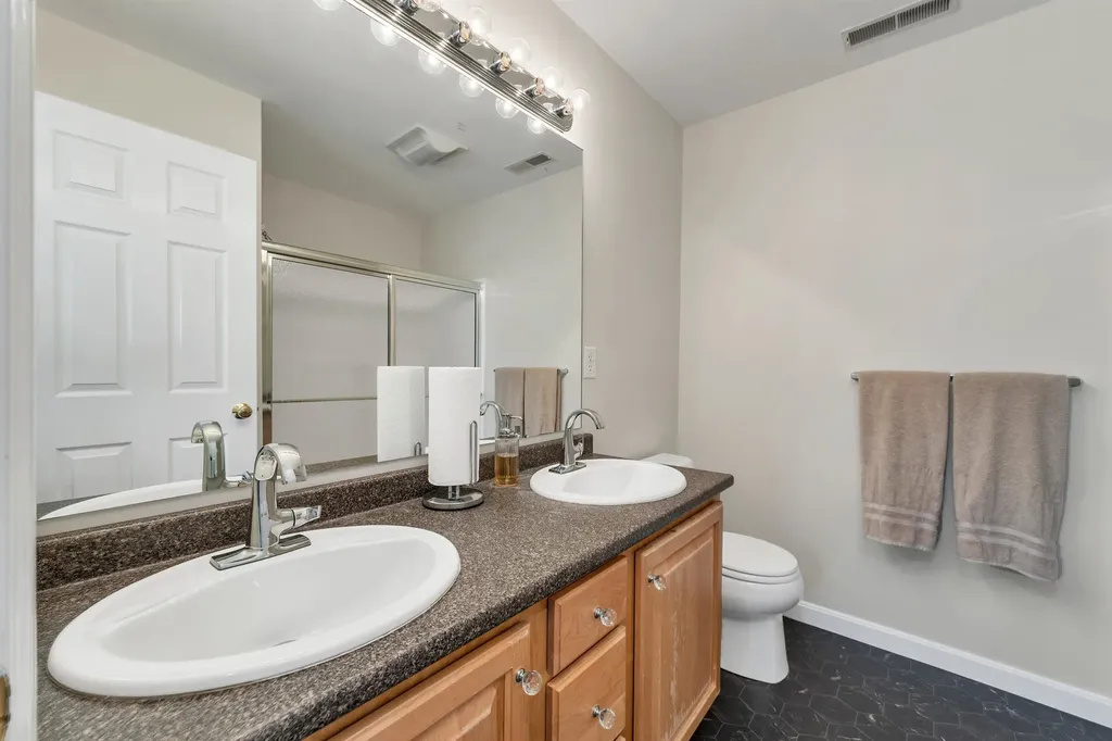 16A Canterberry Court Hudson NH 03051