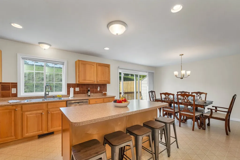 16A Canterberry Court Hudson NH 03051