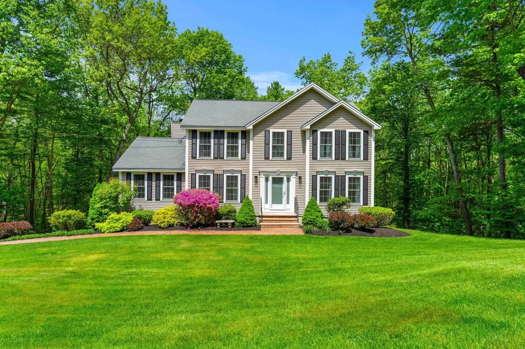9 Hazelwood Drive Salem NH 03079