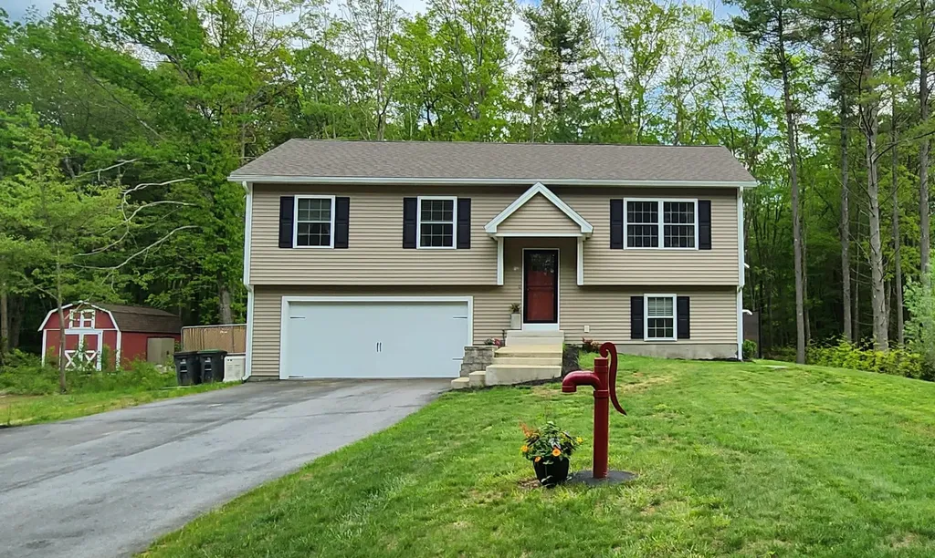 12 Bowtie Lane Hooksett NH 03106