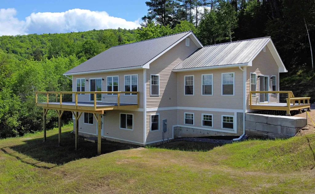 208 Cool Wine Drive St. Johnsbury VT 05819