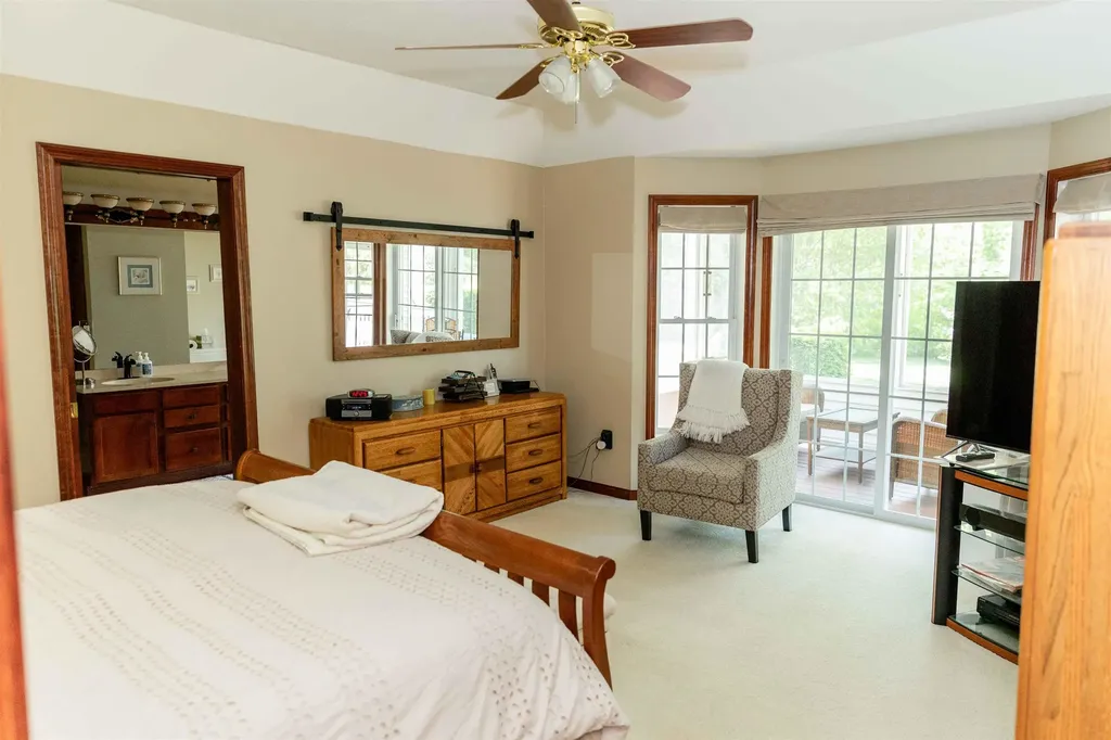 16 Farmington Drive Hudson NH 03051
