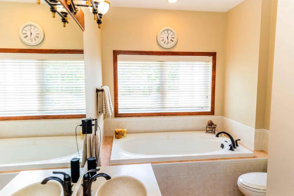 16 Farmington Drive Hudson NH 03051