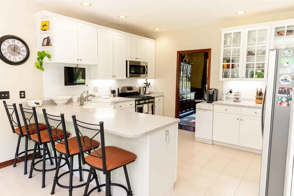 16 Farmington Drive Hudson NH 03051