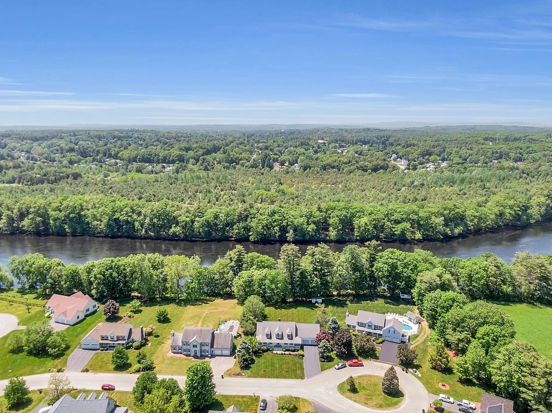 16 Farmington Drive Hudson NH 03051