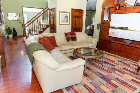 16 Farmington Drive Hudson NH 03051