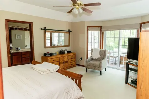 16 Farmington Drive Hudson NH 03051