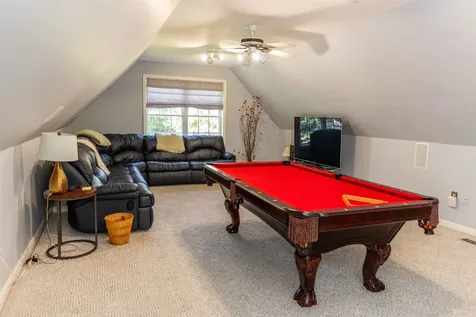 16 Farmington Drive Hudson NH 03051