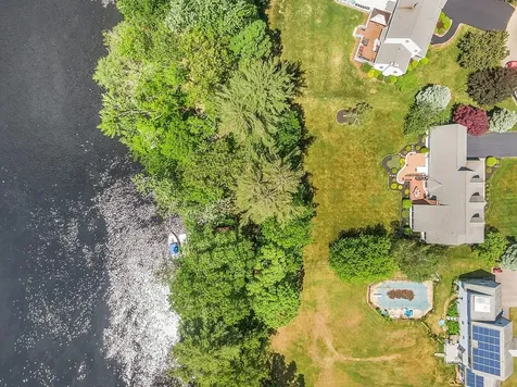 16 Farmington Drive Hudson NH 03051