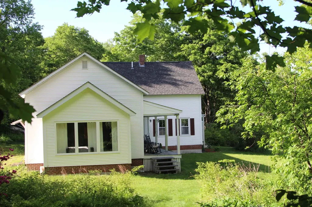 1348 S Hemlock Road Charlestown NH 03603