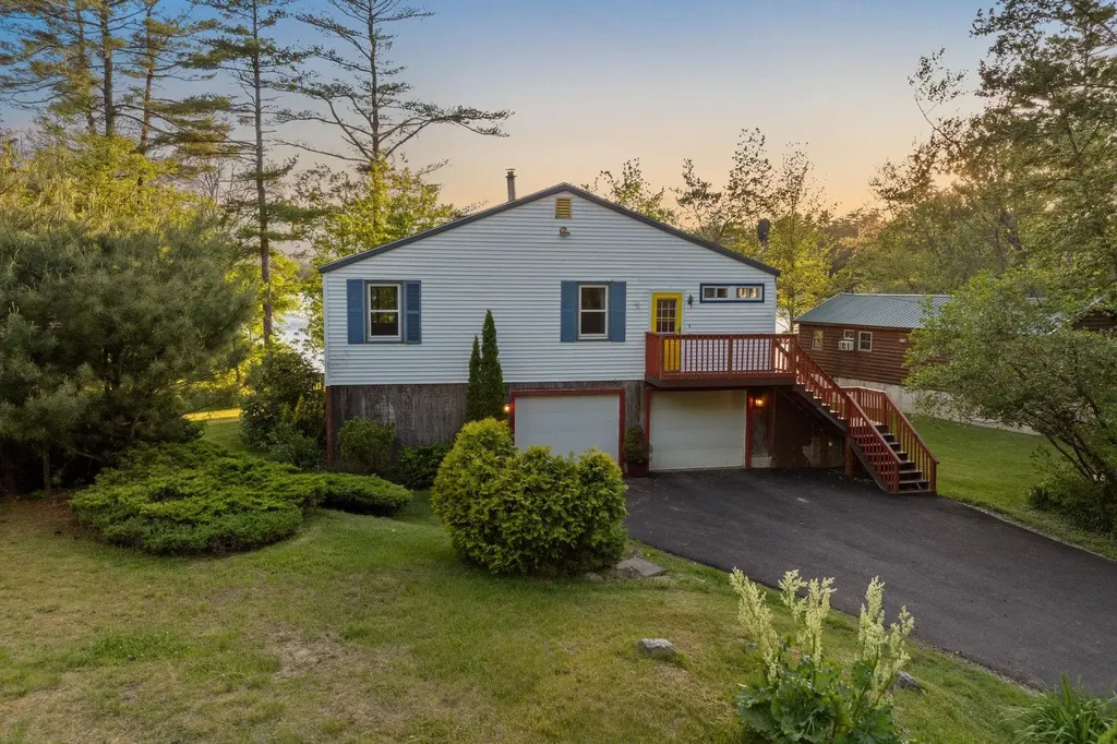 2 W Shore Drive Raymond NH 03077
