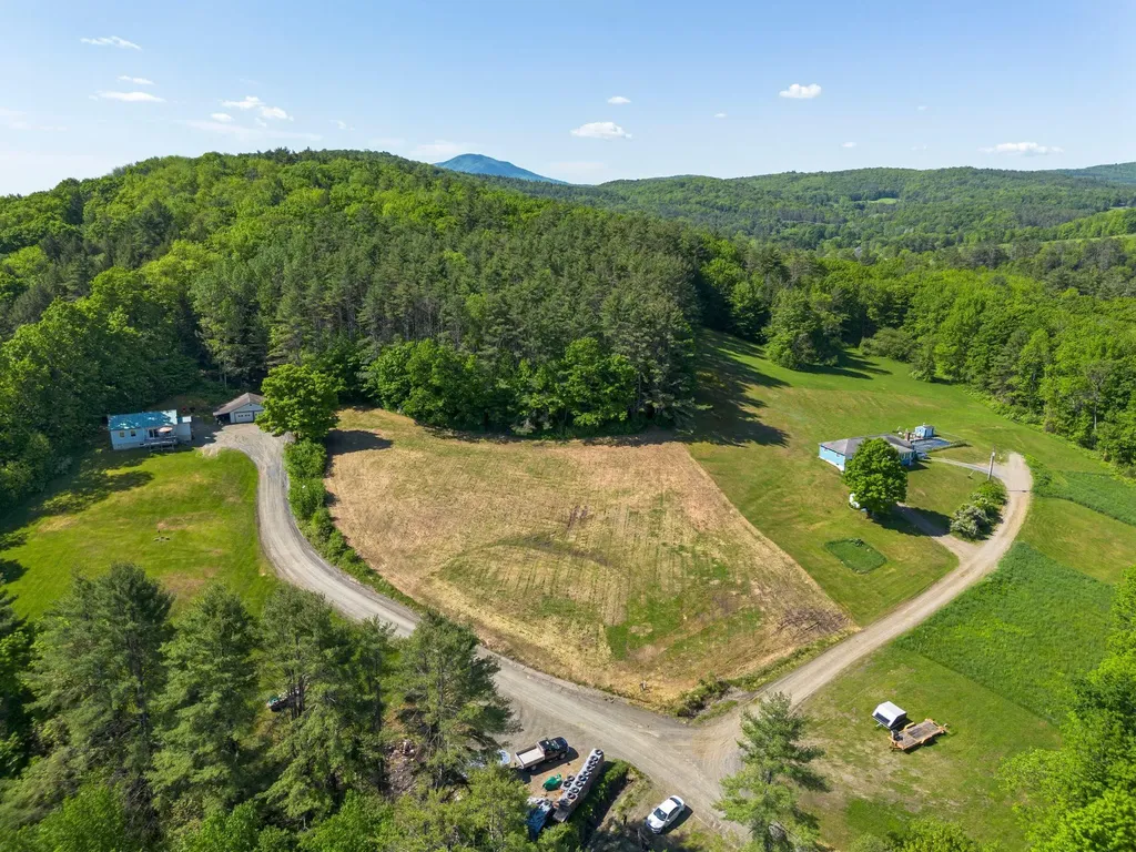 17 Pierce Pinnacle Hartland VT 05049