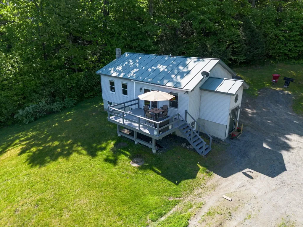 17 Pierce Pinnacle Hartland VT 05049