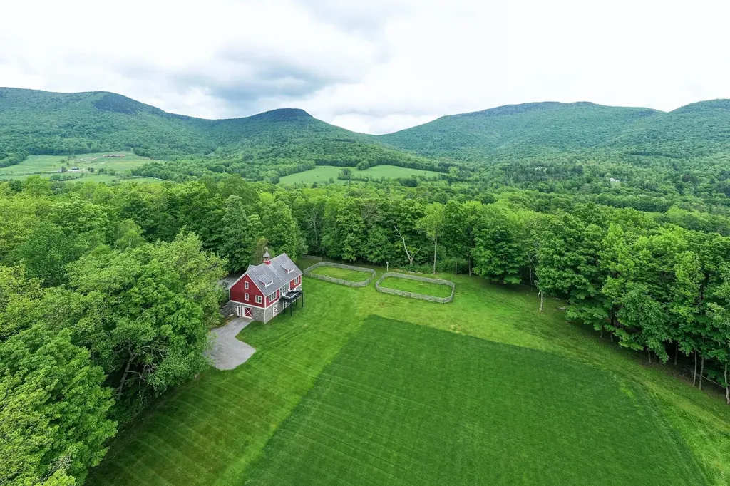 55 Dunn Lane Dorset, VT