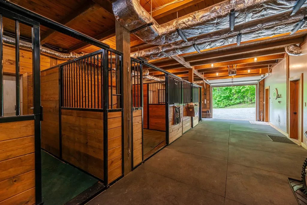 55 Dunn Lane Dorset VT 05251