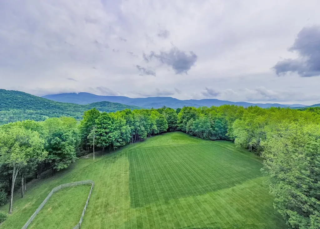 55 Dunn Lane Dorset VT 05251