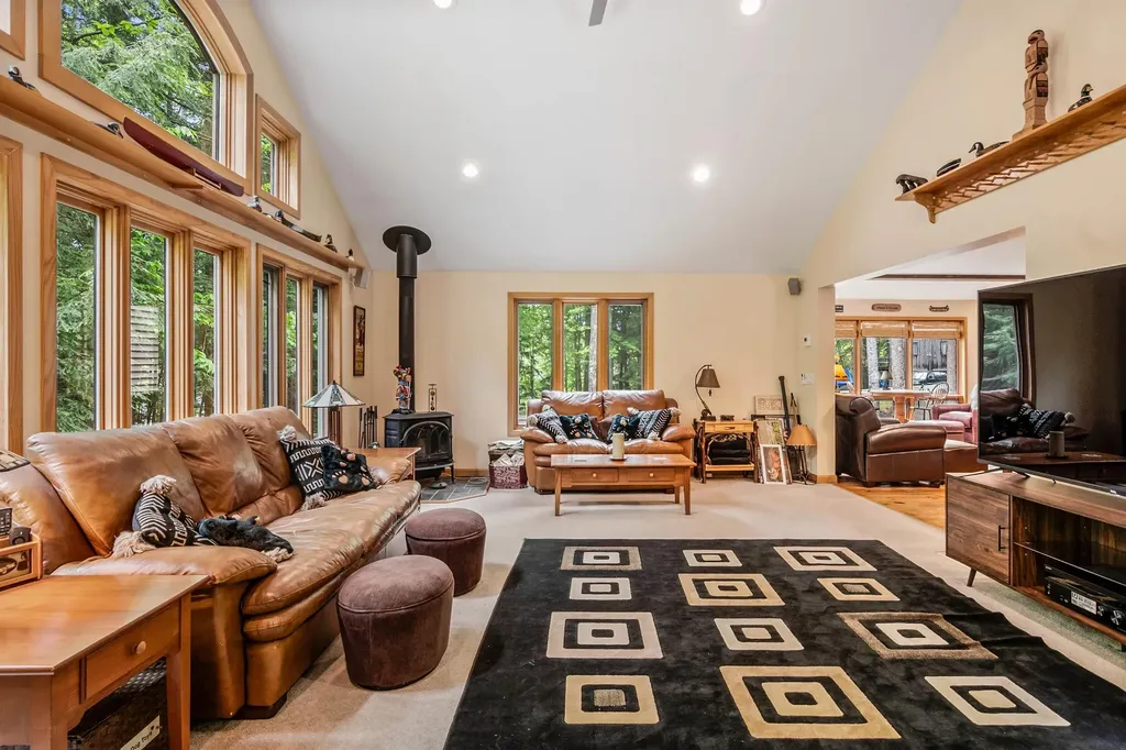 49 John Avery Lane Sunapee NH 03782