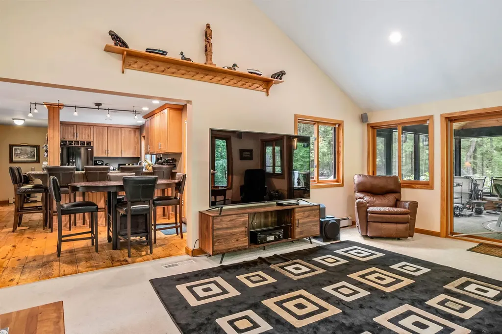 49 John Avery Lane Sunapee NH 03782