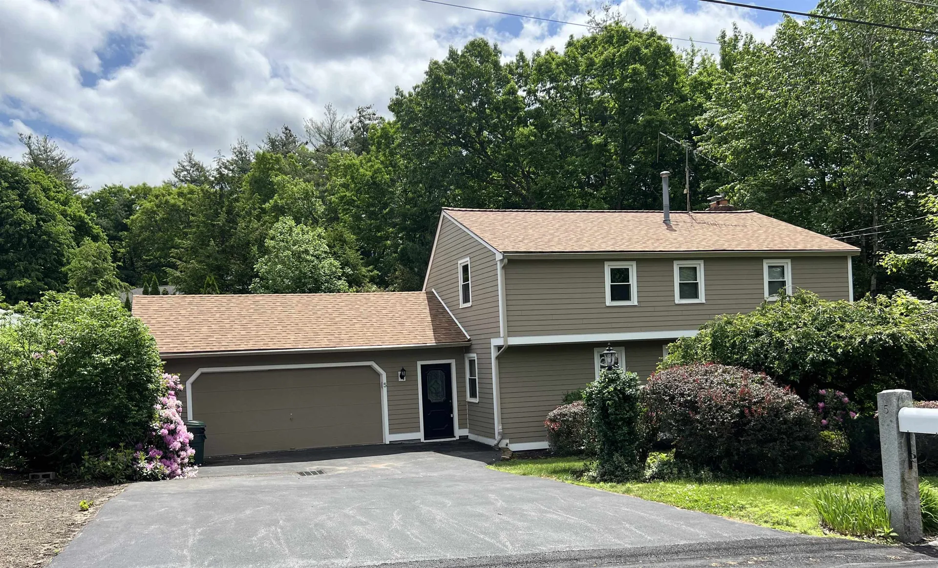 5 Roderick Circle Nashua NH 03062