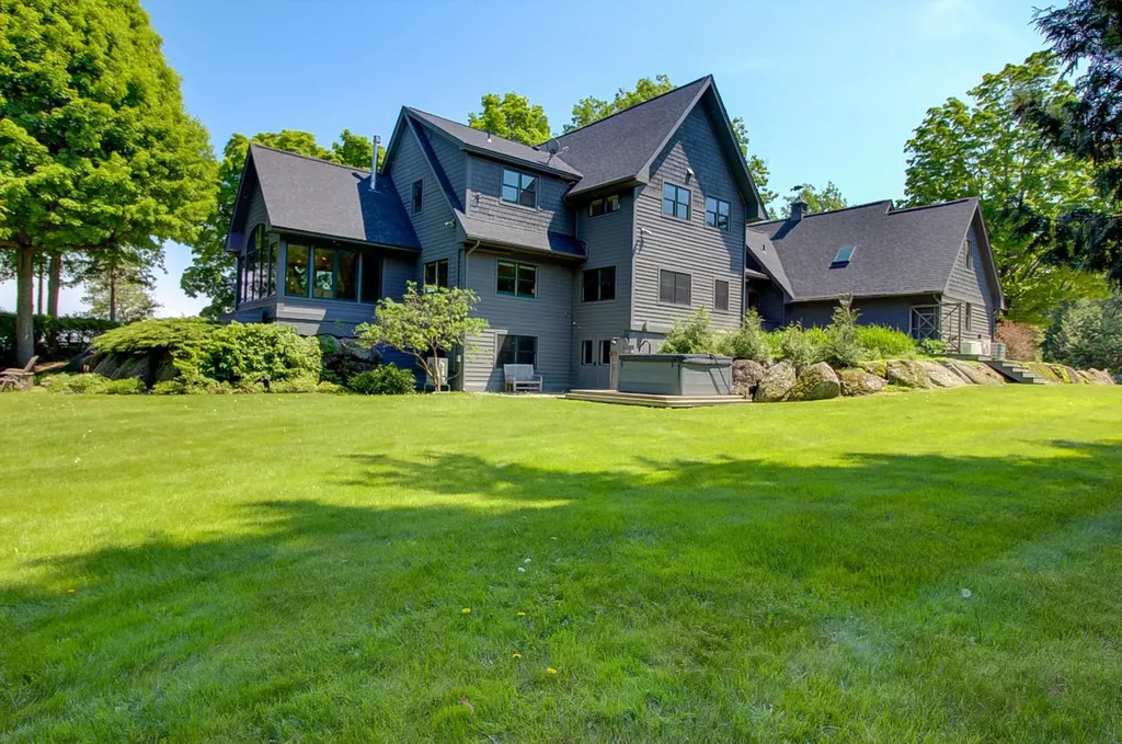 12 Cedar Cliffs Lane South Hero VT 05486