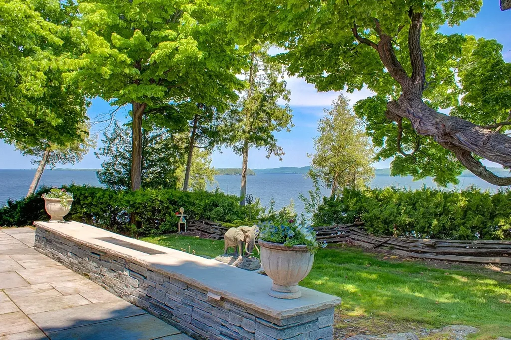 12 Cedar Cliffs Lane South Hero VT 05486