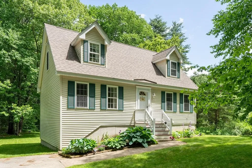 69 Heath Street Newton NH 03858